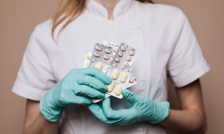 Ministrul Sănătății ia în calcul ca antibioticele să nu mai poată fi luate din farmacii nici măcar cu rețetă simplă
