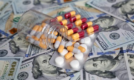 Tarifele vamale impuse de Donald Trump, o amenințare pentru industria farmaceutică globală (analiză)